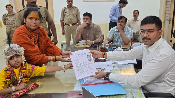 गौ माता के सम्मान में निकली विशाल शोभायात्रा, डीएम को सौंपा गया प्रार्थना पत्र
